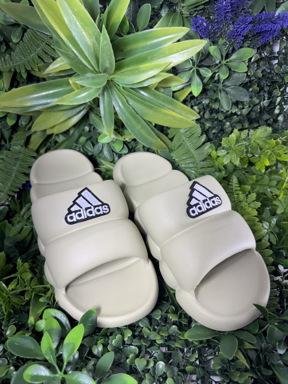 εντυπωσιακά slides από την Adidas Σε Φιστικί Απαλο χρώμα