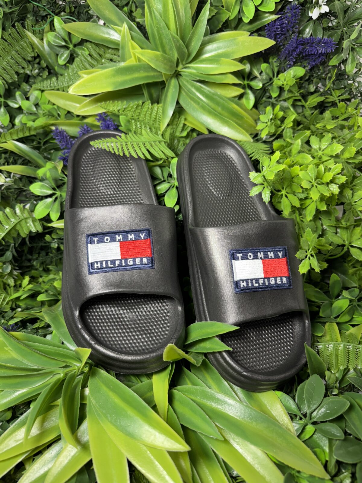 παντόφλες από τη Tommy Hilfiger Σε μαύρο χρώμα