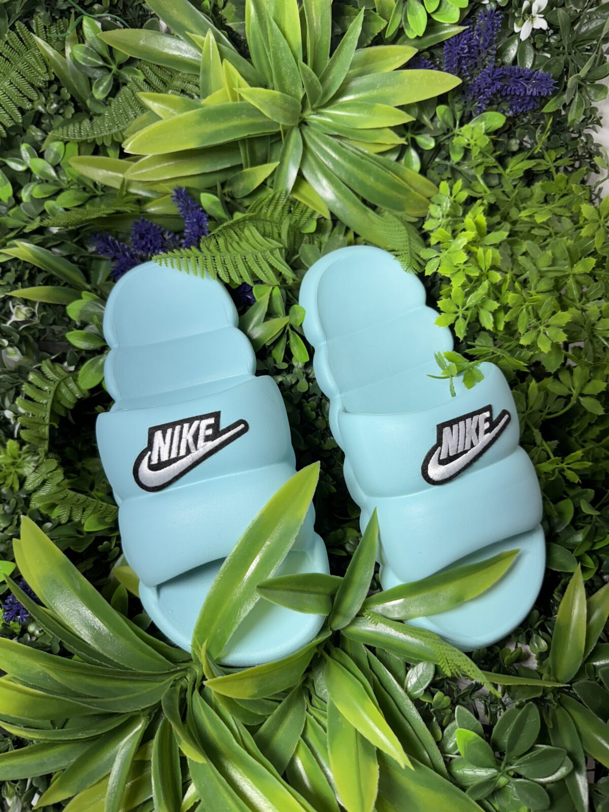 εντυπωσιακά slides από τη Nike. Σε Γαλάζιο χρώμα