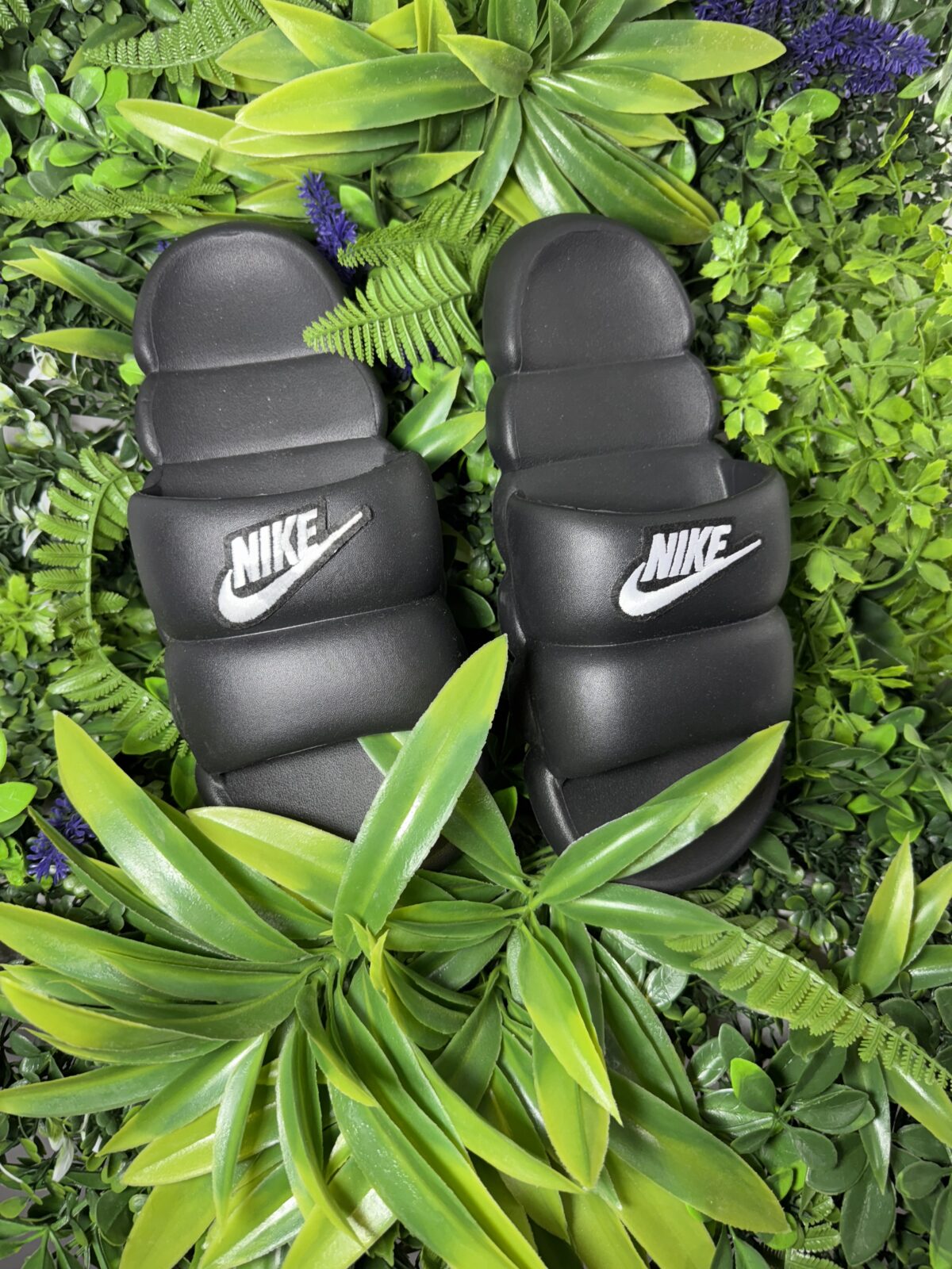 εντυπωσιακά slides από τη Nike. Σε Μαύρο χρώμα