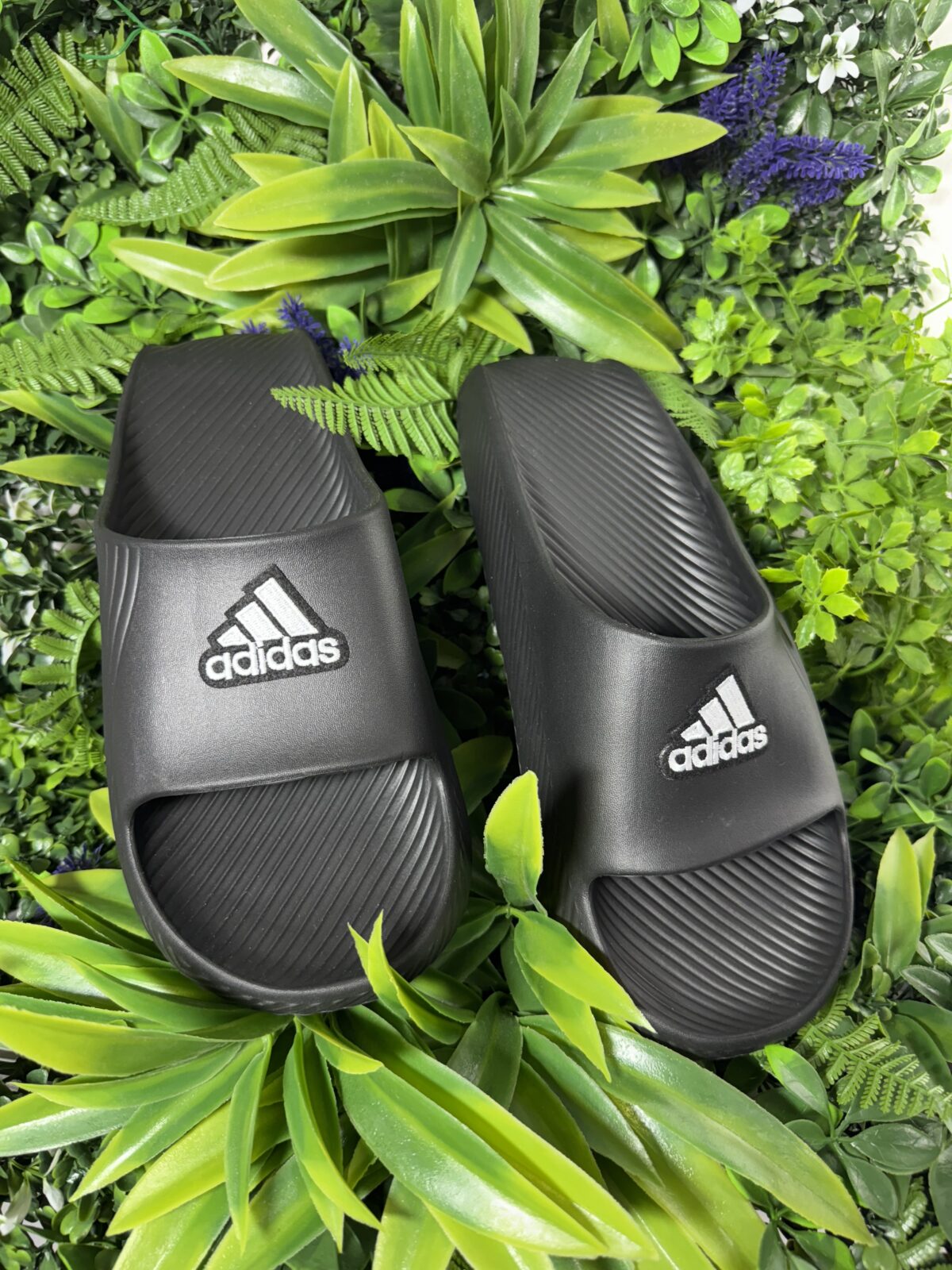 εντυπωσιακά slides από την Adidas Σε Μαύρο χρώμα