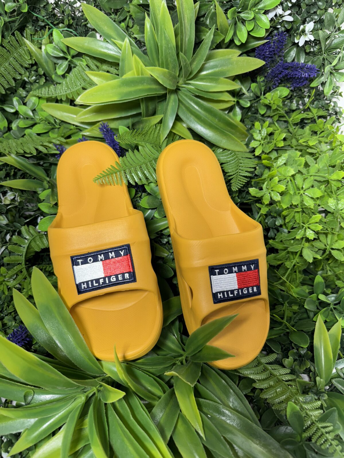 παντόφλες από τη Tommy Hilfiger Σε έντονο μουσταρδί χρώμα